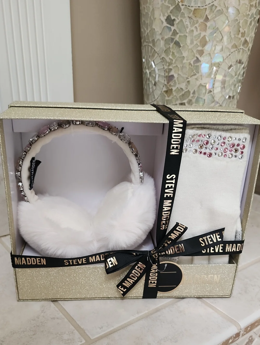 🌟 STEVE MADDEN EARMUFFS & GLOVES SET 🌟